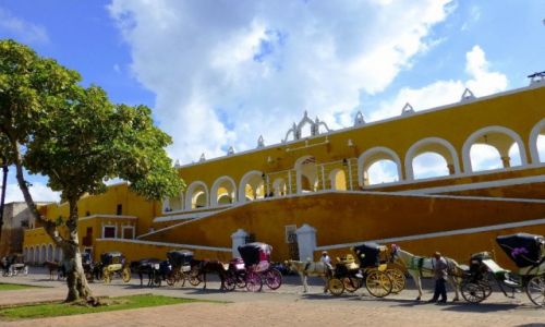 Zdjęcie MEKSYK / Jukatan / Izamal / czekając na turystów