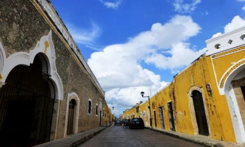 Zdjęcie MEKSYK / Jukatan / Izamal / puste uliczki Izamal