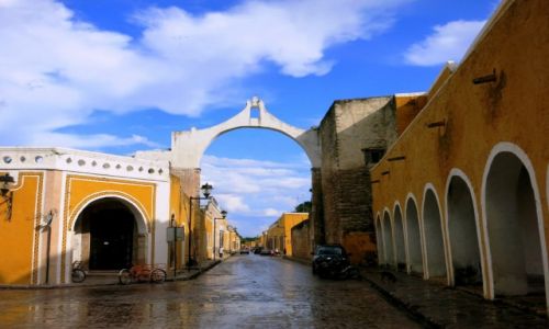 Zdjecie MEKSYK / Jukatan / Izamal / po krtkiej ulewie znowu soce w Izamal