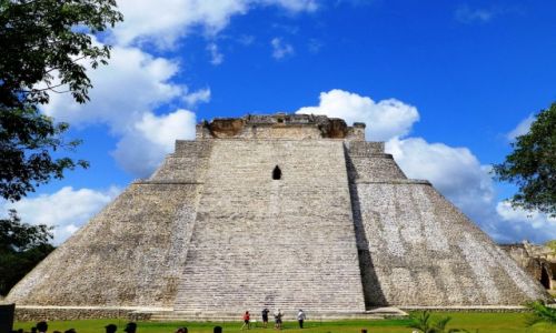 Zdjecie MEKSYK / Julatan / Uxmal / Piramida Czarnoksinika w Uxmal