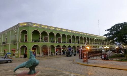 Zdjęcie MEKSYK / Jukatan  / Campeche / kolonialne budynki w centrum starówki