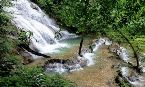 Zdjcie MEKSYK / Chiapas / Palenque / jedna z kaskad w Palenque