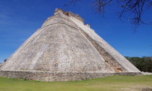Zdjecie MEKSYK / Jukatan / Uxmal / Piramida ze wityni Wrbity
