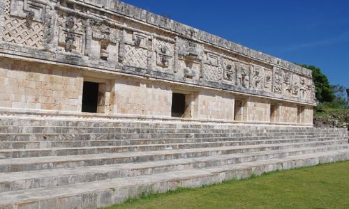 Zdjcie MEKSYK / Jukatan / Uxmal / Dom  Mniszek