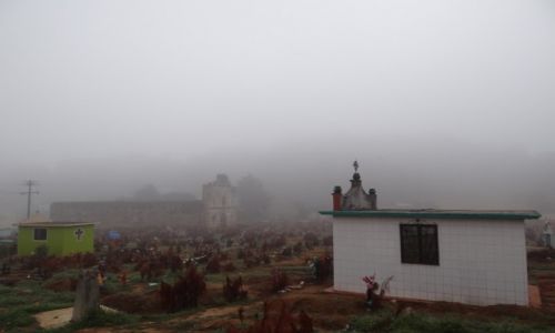 Zdjęcie MEKSYK / Chiapas / San Juan Chamamula / Cmentarz