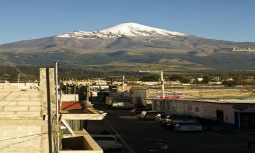 Zdjcie MEKSYK / Pico de Orizabe / Pico de Orizabe / Tlachichuca  to miasto  lezace u stop wulaknu Pico de Orizaba