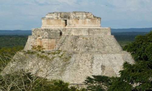 Zdjcie MEKSYK / Jukatan / Uxmal / Piramida Czarownika