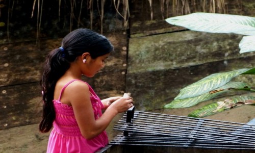 Zdjcie MEKSYK / Chiapas / Agua Azul / Dziewczynka z zapakami