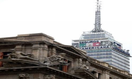 Zdjęcie MEKSYK / brak / Miasto Meksyk. / Piekna architektura Meksyku, w tle wieza Torre Latinoamericana