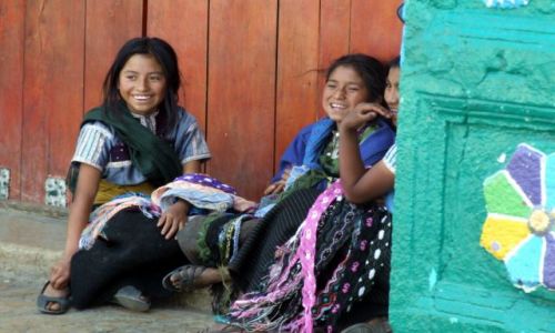 Zdjęcie MEKSYK / Chiapas / San  Juan Chamula / radosne