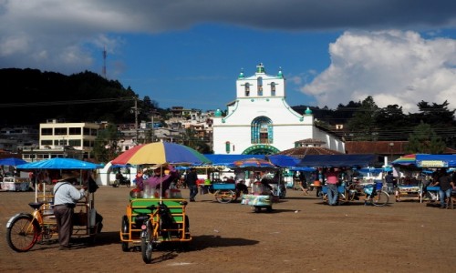 Zdjęcie MEKSYK / Chiapas / San Juan Chamula / Riksze czekają... a chętnych nie ma