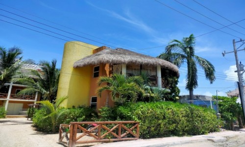 Zdj�cie MEKSYK / Wyspa Holbox / - / Kolorowa zabudowa wyspy