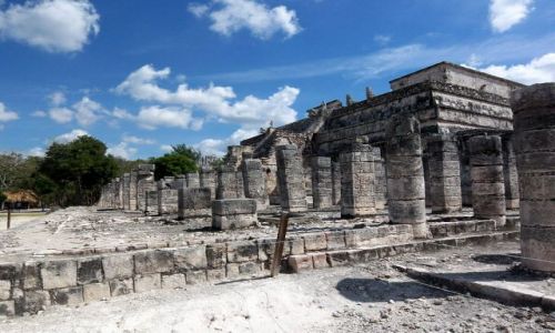 Zdjecie MEKSYK / brak / Jukatan / Chichen Itza / kolumny przy Swiatyni Wojownikow