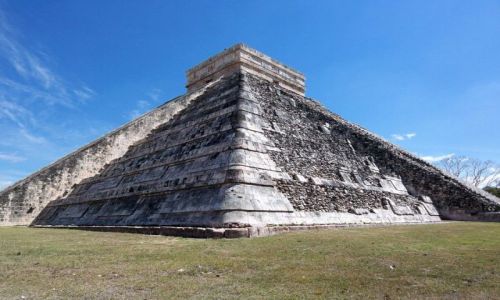 Zdjecie MEKSYK / brak / Jukatan  / Chichen Itza / zniszczona strona Swiatyni Kukulkana