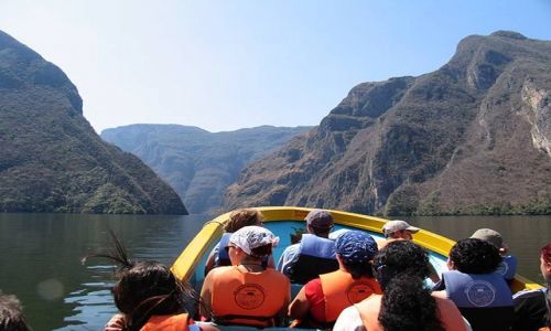 Zdjęcie MEKSYK / Chiapas / Kanion del Sumidero / w kanionie 1