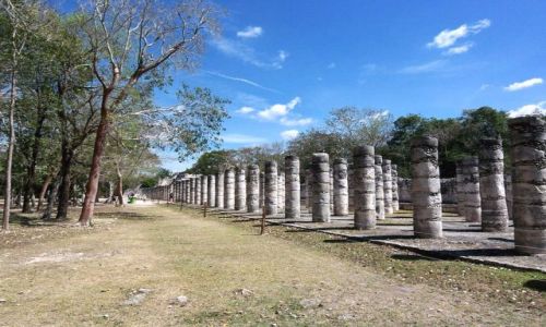 Zdjecie MEKSYK / brak / Jukatan / Chichen Itza / kolumnada prowadzaca do Swiatyni Wojownikow