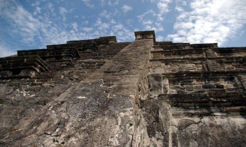 Zdjecie MEKSYK / Veracruz / El Tajin / Piramida - nie jest taka wysoka.