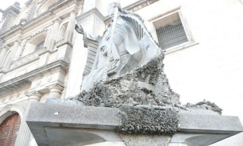 Zdjecie MEKSYK / Mexico City / plac przy katedrze Careery / Pomnik przy katedrze Careery