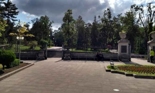 Zdjęcie MOłDAWIA / - / Kiszyniow / Park w  Kiszyniowie