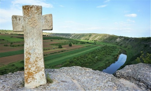 Zdjcie MODAWIA / Orheiul Vechi  / Nad rzek Reut / Krzy