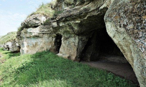 Zdjcie MODAWIA / Orheiul Vechi  / Nad rzek Reut / Jaskinie nad stromym brzegiem