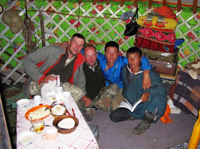 Zdj cia: Kerulen, Ajmak Chentejski, Mongoowie s bardzo przyjanie nastawieni, MONGOLIA