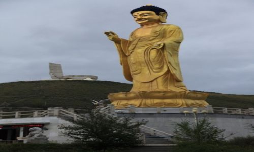 Zdjecie MONGOLIA / Uan Bator / U stp wzgrza Dzajsan. / Posg Buddy