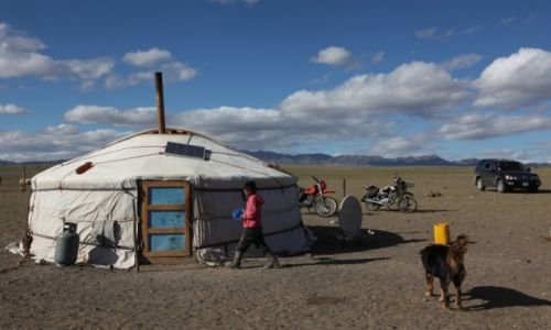 Zdjecie MONGOLIA / Dalanzadgad / Gurvan Saikhan, w stepie / Codzienne ycie nomadw