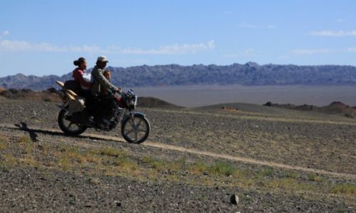 Zdjecie MONGOLIA / Dalanzadgad / Gurvan Saikhan, w stepie / W drodze