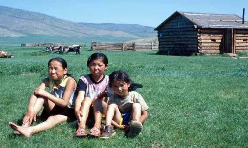 Zdj�cie MONGOLIA / Kh�vsg�l aimag / dolina Egiin Gol / dziewczynki znad Egiin gol