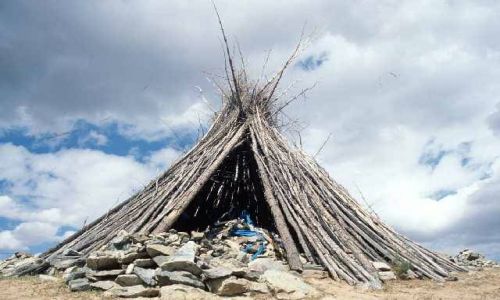 Zdjęcie MONGOLIA / Arkhangai aimag / pn brzeg jeziora Terkhiin Tsagaan Nuur / święte ovoo