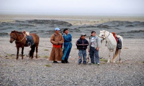 Zdjecie MONGOLIA / Gobi / Mongolia / Młodzi Nomadowie