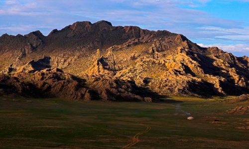 Zdjecie MONGOLIA / brak / w drodze na pustyni Gobi / Samotna jurta
