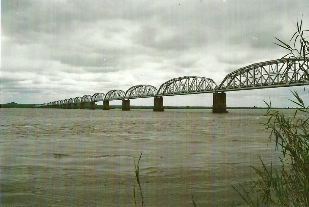 Zdjęcia: Mutarara, Środk. Mozambik, Most przez Zambezi, MOZAMBIK Zdjęcia: Mutarara, Środk. Mozambik, Most przez Zambezi, MOZAMBIK
