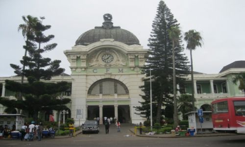 Zdjecie MOZAMBIK / Mozambik - Maputo stolica Mozambiku / Mozambik  - Maputo / Fronton stacji kolejowej w Maputo