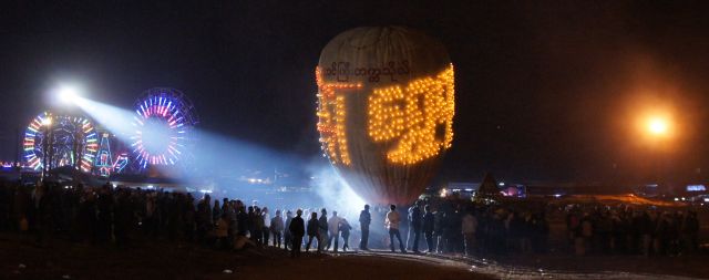 Zdjęcia: Taunggyi, BIRMA, Taunggyi hot air balloon festival, MYANMAR Zdjęcia: Taunggyi, BIRMA, Taunggyi hot air balloon festival, MYANMAR