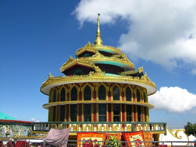 Zdj cia: Kyaiktiyo, okolice Bago, Kyaktiyo - pawilon, MYANMAR