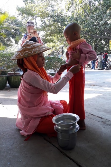 Zdj cia: Mandalay, Mandalay, Maa mniszka z Myanmar, MYANMAR