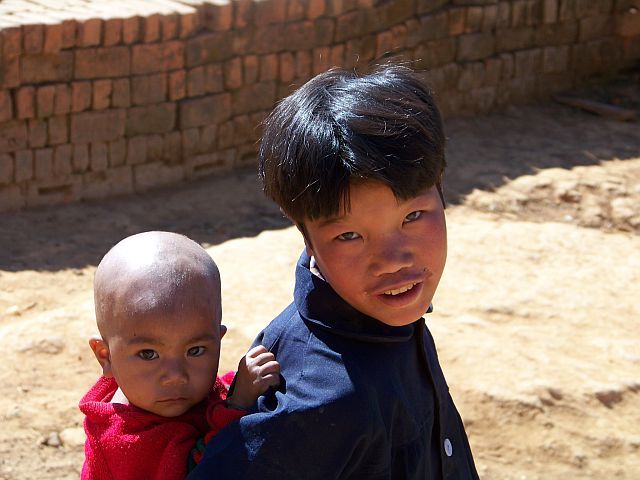 Zdjęcia: okolice Kalaw, okolice Kalaw, Bracia, MYANMAR Zdjęcia: okolice Kalaw, okolice Kalaw, Bracia, MYANMAR