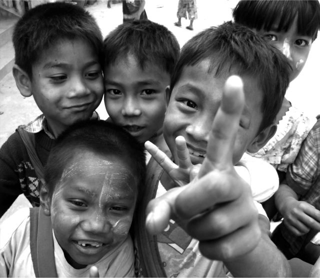 Zdjęcia: gdzieś nad rzeką Irawadi, myanmar, ludzie, MYANMAR Zdjęcia: gdzieś nad rzeką Irawadi, myanmar, ludzie, MYANMAR