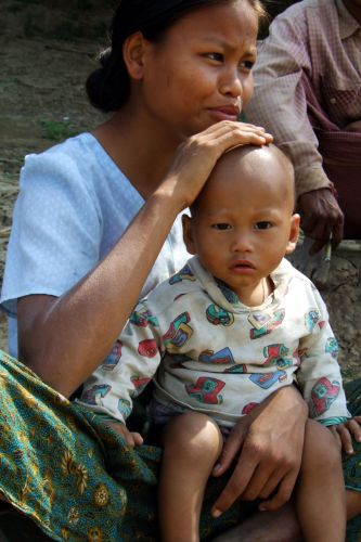 Zdjęcia: nad rzeką Irawadi, Myanmar, ludzie, MYANMAR Zdjęcia: nad rzeką Irawadi, Myanmar, ludzie, MYANMAR