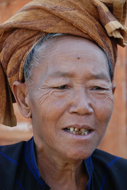Zdjęcia: Inle, Inle, Kobieta znad Jeziora Inle, MYANMAR Zdjęcia: Inle, Inle, Kobieta znad Jeziora Inle, MYANMAR
