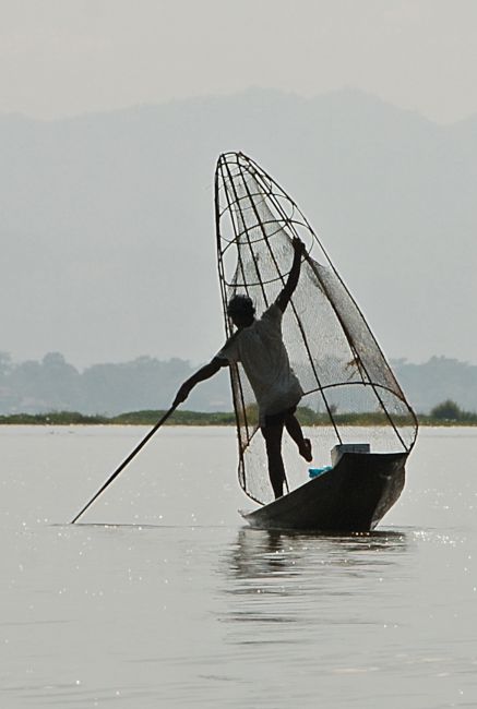 Zdjęcia: Inle, Inle, Rybak na jeziorze Inle, MYANMAR Zdjęcia: Inle, Inle, Rybak na jeziorze Inle, MYANMAR