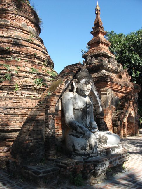 Zdjęcia: Ava, Mandalay, ... Bhumisparśa-mudra... wezwanie ziemi na świadka ..., MYANMAR Zdjęcia: Ava, Mandalay, ... Bhumisparśa-mudra... wezwanie ziemi na świadka ..., MYANMAR