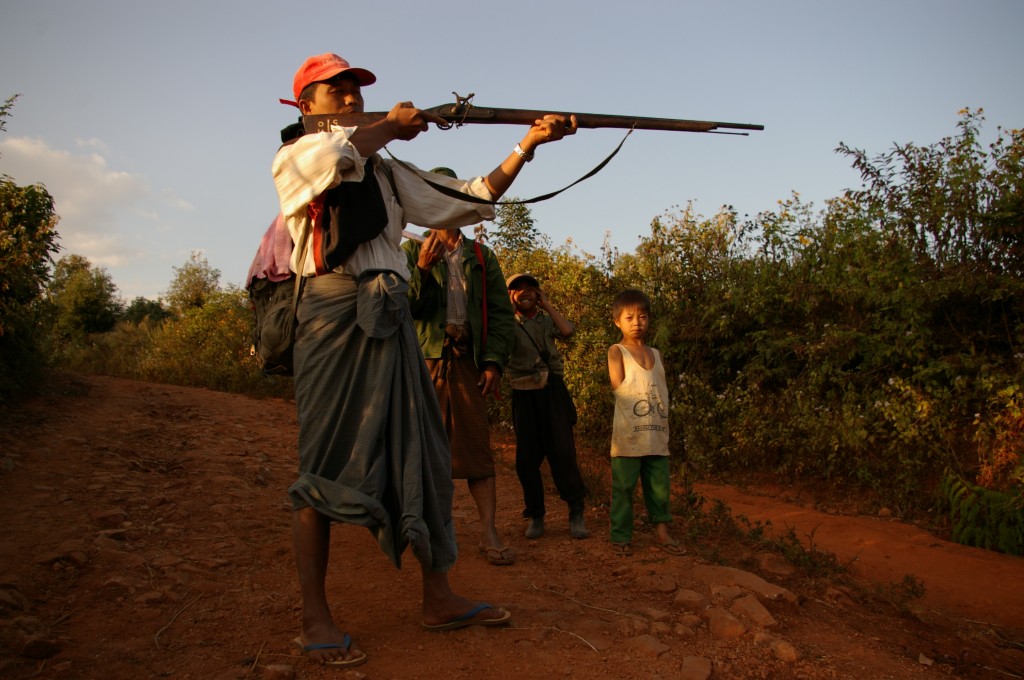 Zdjęcia: gdzieś między Kyaukme, a Hsipaw, Shan State, Idziemy popolować?, MYANMAR Zdjęcia: gdzieś między Kyaukme, a Hsipaw, Shan State, Idziemy popolować?, MYANMAR