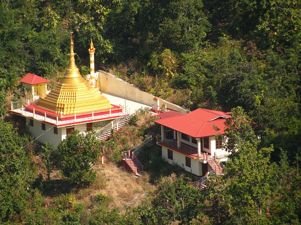 Zdjęcia: Góa Kwiatów, okolice Baganu, Mt. Popa, MYANMAR Zdjęcia: Góa Kwiatów, okolice Baganu, Mt. Popa, MYANMAR