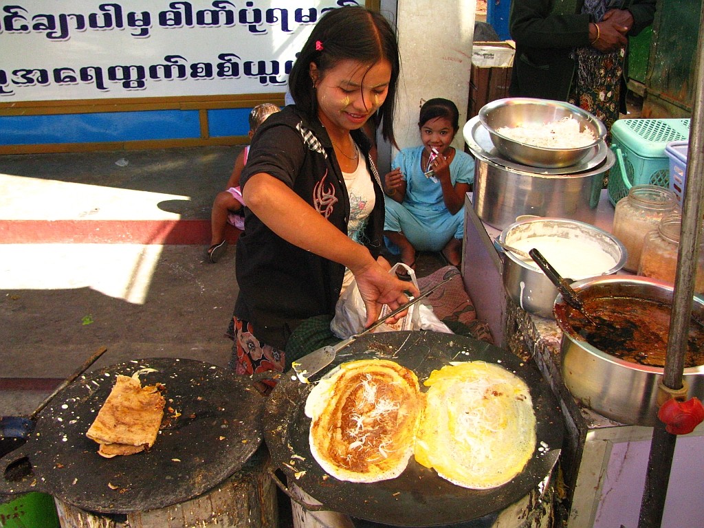 Zdjęcia: Kyaiktiyo, okolice Bago, obrazek z Kyaiktiyo, MYANMAR Zdjęcia: Kyaiktiyo, okolice Bago, obrazek z Kyaiktiyo, MYANMAR