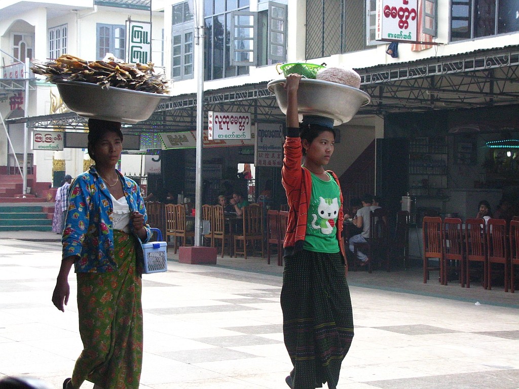 Zdjęcia: Kyaiktiyo, okolice Bago, obrazek z Kyaiktiyo, MYANMAR Zdjęcia: Kyaiktiyo, okolice Bago, obrazek z Kyaiktiyo, MYANMAR