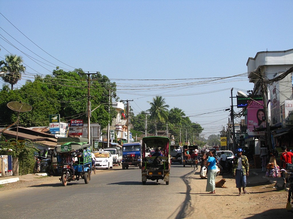 Zdjęcia: Bago, Bago, ulica w Bago, MYANMAR Zdjęcia: Bago, Bago, ulica w Bago, MYANMAR