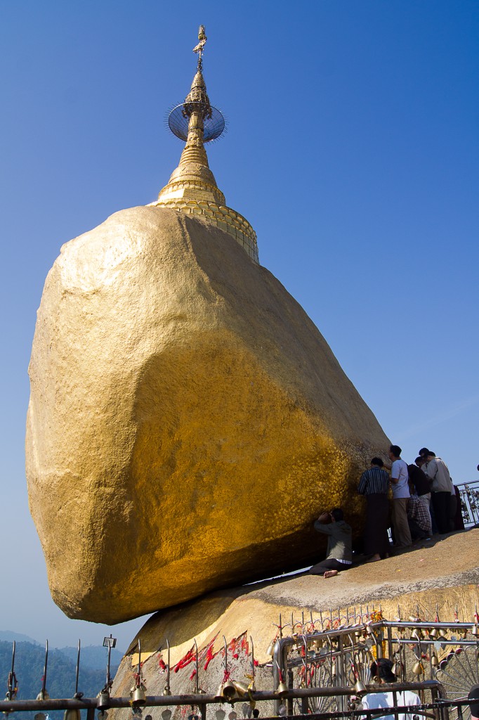 Zdjęcia: Kyaiktiyo, Kyaiktiyo, Golden Rock, MYANMAR Zdjęcia: Kyaiktiyo, Kyaiktiyo, Golden Rock, MYANMAR